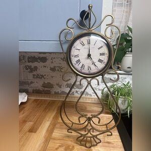 Vintage-Style Gold Metal Wall Clock - Elegant Accent
